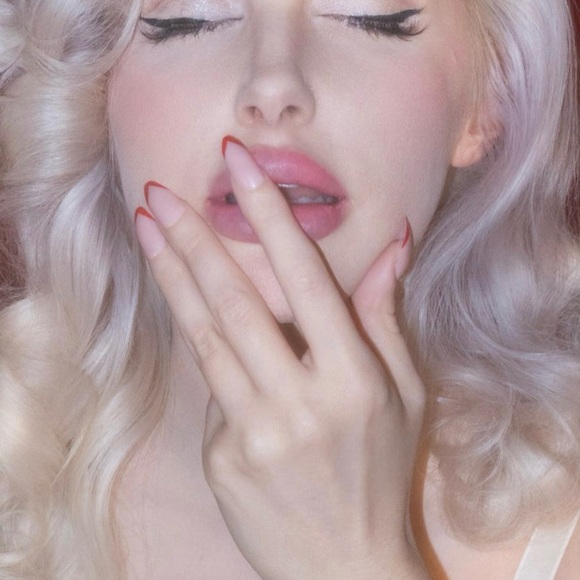 Lana - Picture 3 of 6